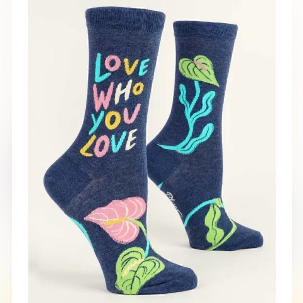 Blue Q Womens Cotton Crew Socks Love Who You Love